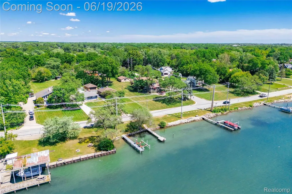 25815 West River Road Grosse Ile Township MI 48138