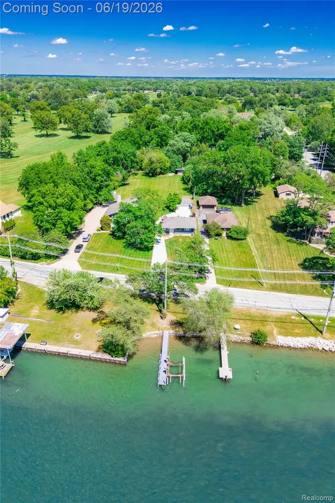 25815 West River Road Grosse Ile Township MI 48138