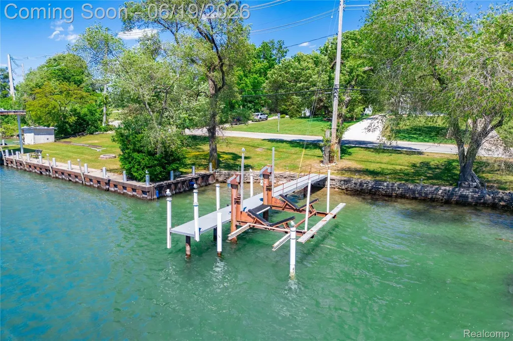 25815 West River Road Grosse Ile Township MI 48138