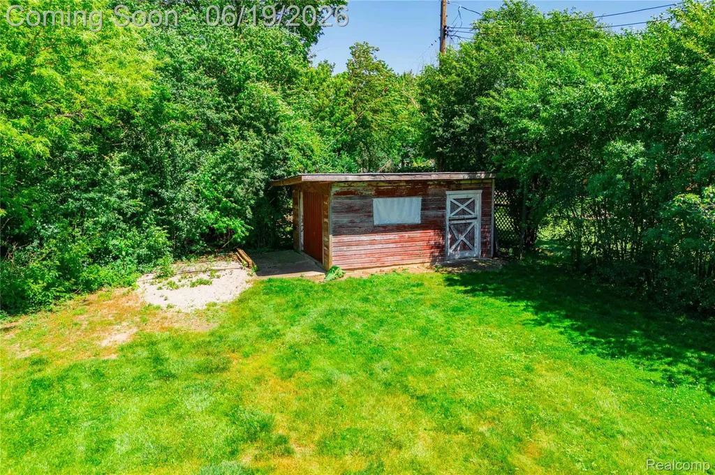 25815 West River Road Grosse Ile Township MI 48138