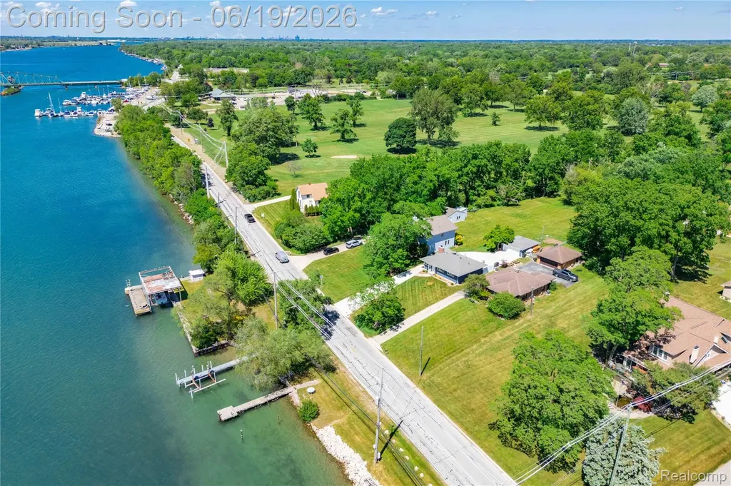 25815 West River Road Grosse Ile Township MI 48138