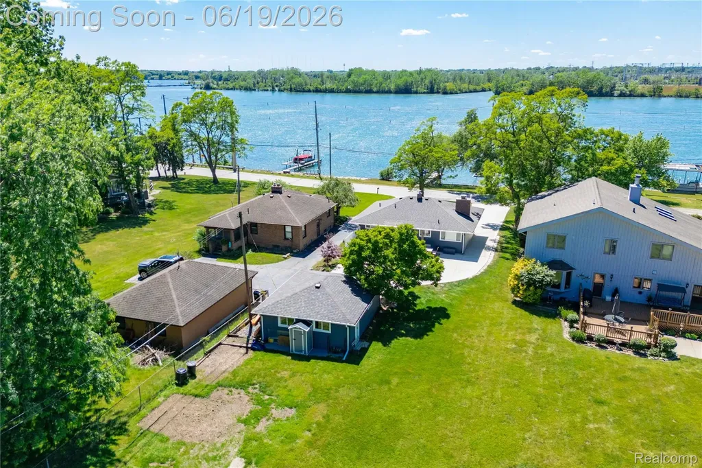25815 West River Road Grosse Ile Township MI 48138