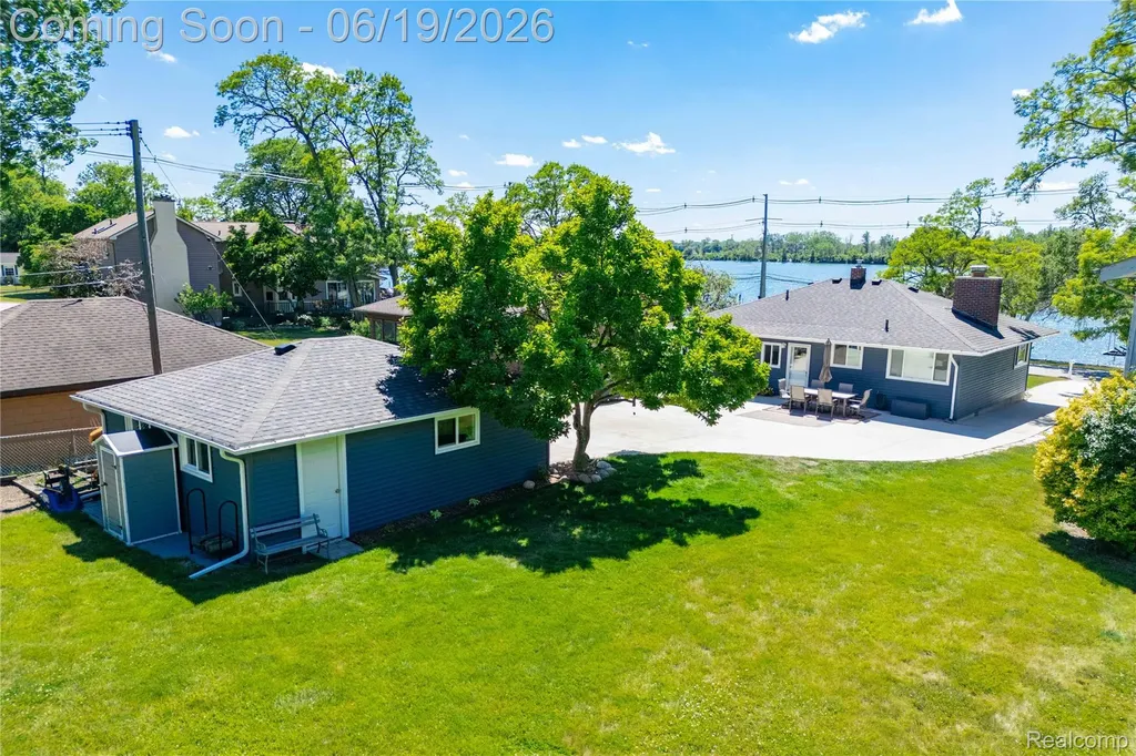 25815 West River Road Grosse Ile Township MI 48138