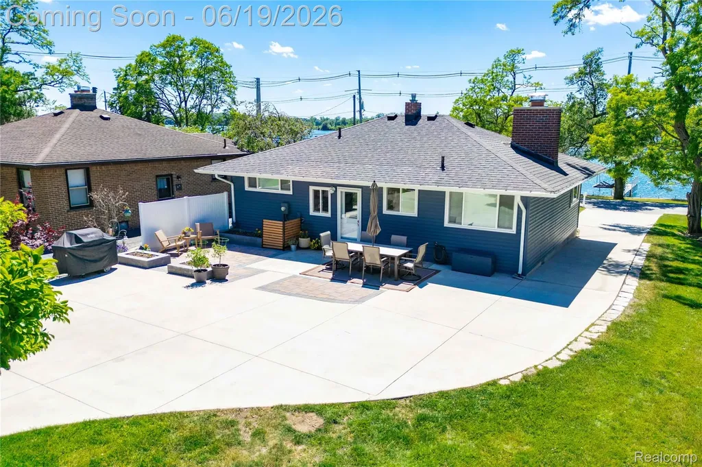 25815 West River Road Grosse Ile Township MI 48138