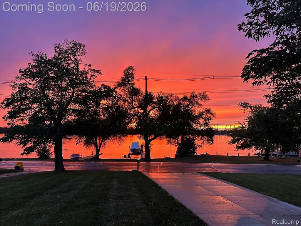 25815 West River Road Grosse Ile Township MI 48138