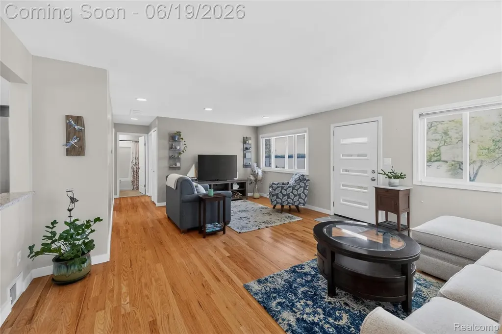 25815 West River Road Grosse Ile Township MI 48138