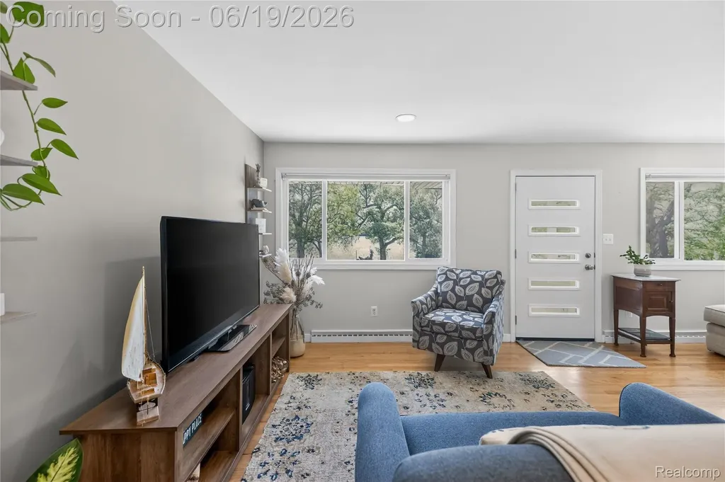 25815 West River Road Grosse Ile Township MI 48138