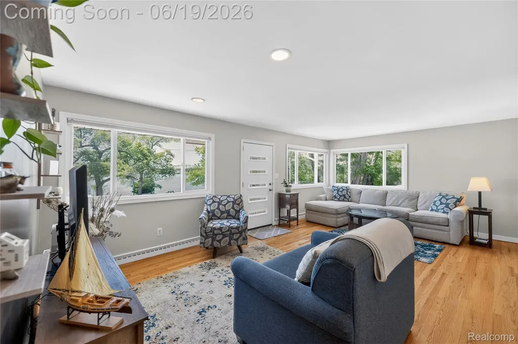 25815 West River Road Grosse Ile Township MI 48138