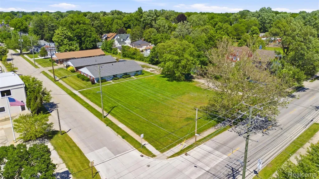 61 Floral Avenue Mt. Clemens City MI 48043