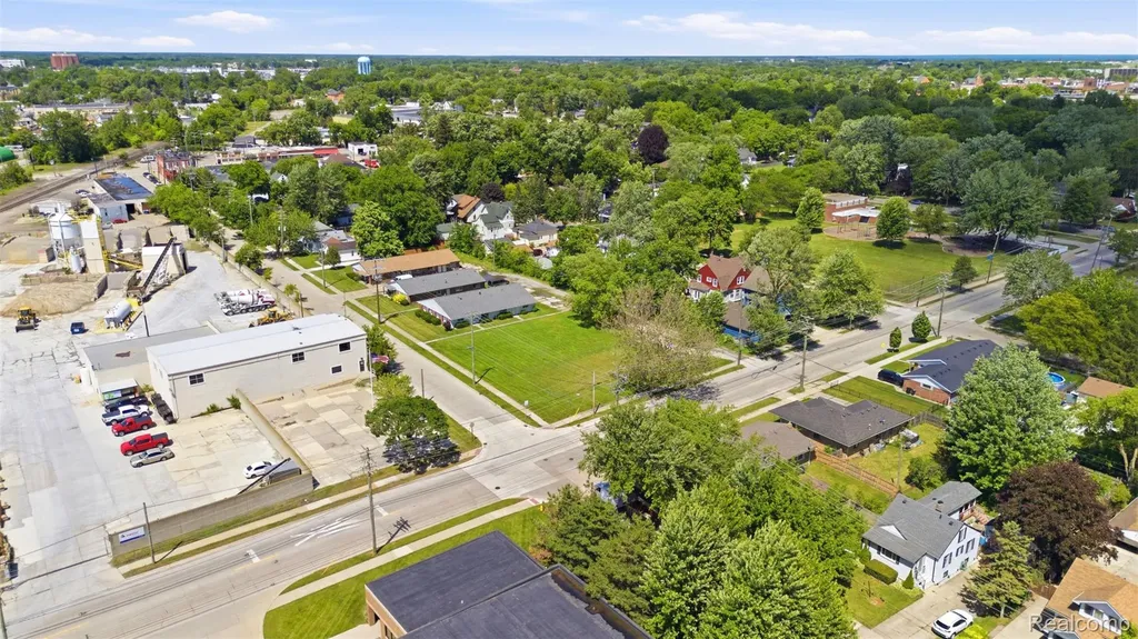 61 Floral Avenue Mt. Clemens City MI 48043