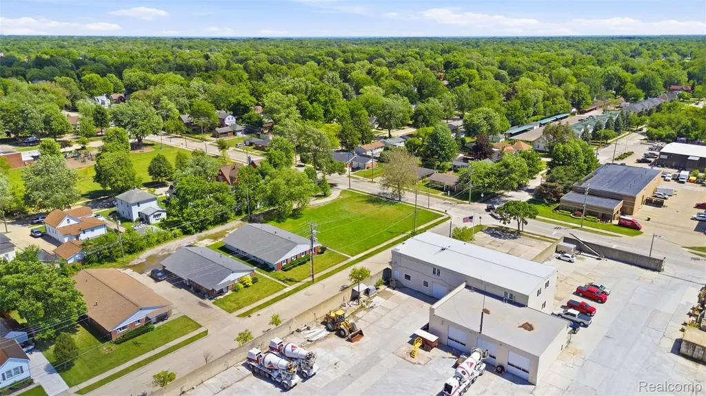 61 Floral Avenue Mt. Clemens City MI 48043