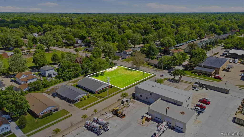 61 Floral Avenue Mt. Clemens City MI 48043