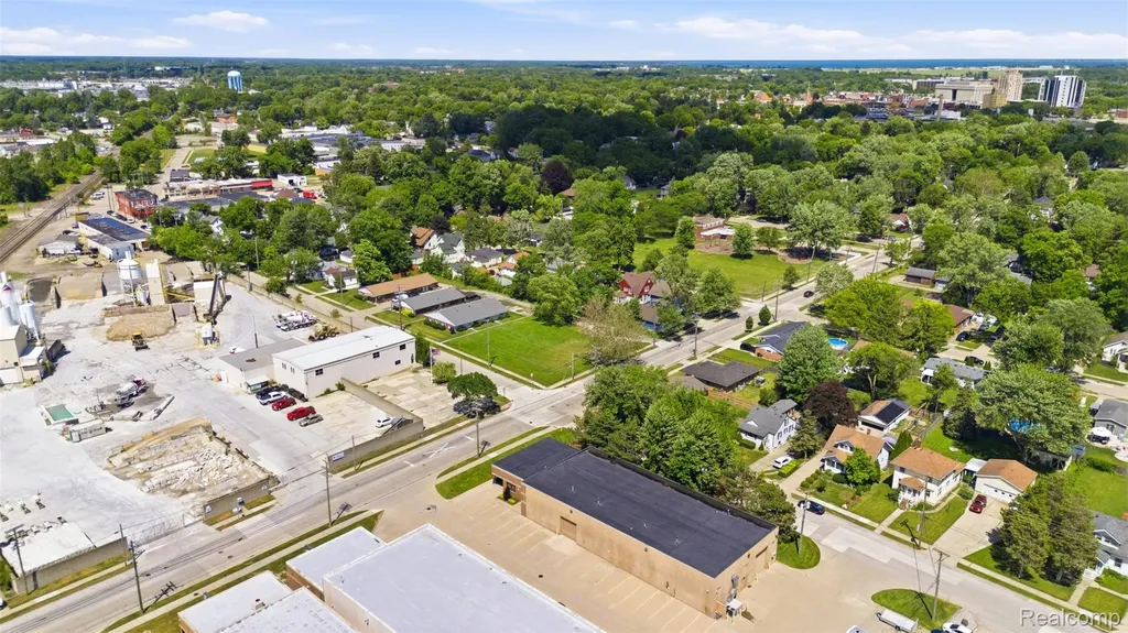 61 Floral Avenue Mt. Clemens City MI 48043