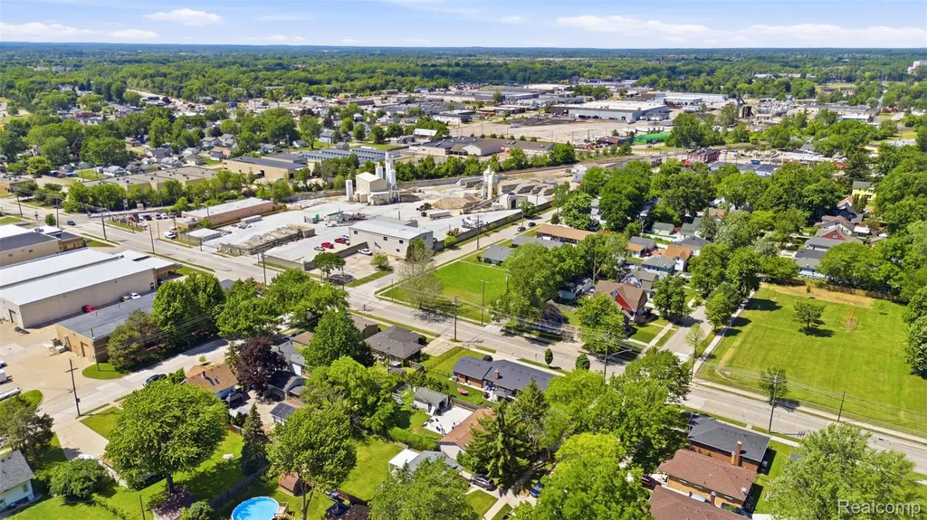 61 Floral Avenue Mt. Clemens City MI 48043