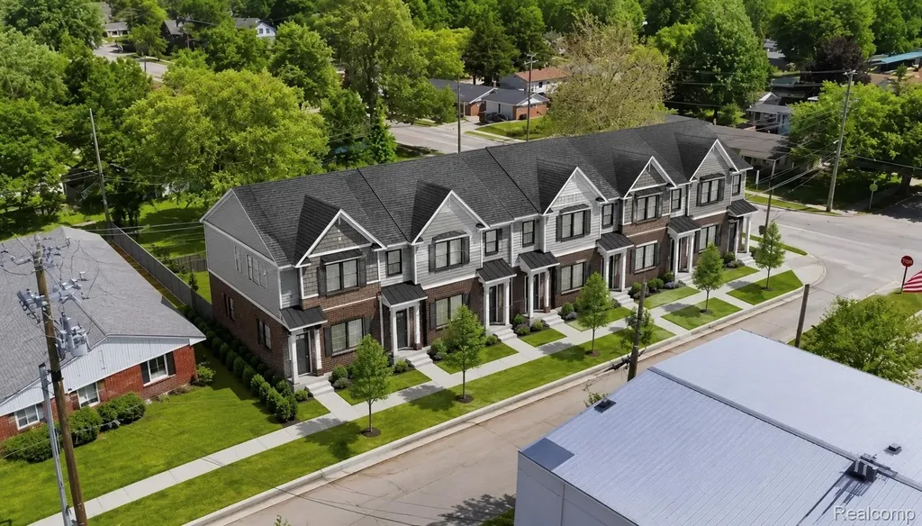 61 Floral Avenue Mt. Clemens City MI 48043