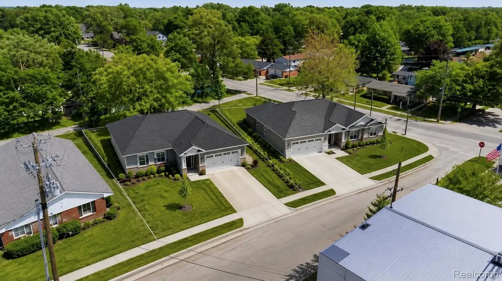 61 Floral Avenue Mt. Clemens City MI 48043