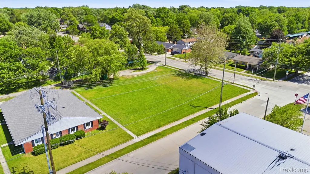 61 Floral Avenue Mt. Clemens City MI 48043