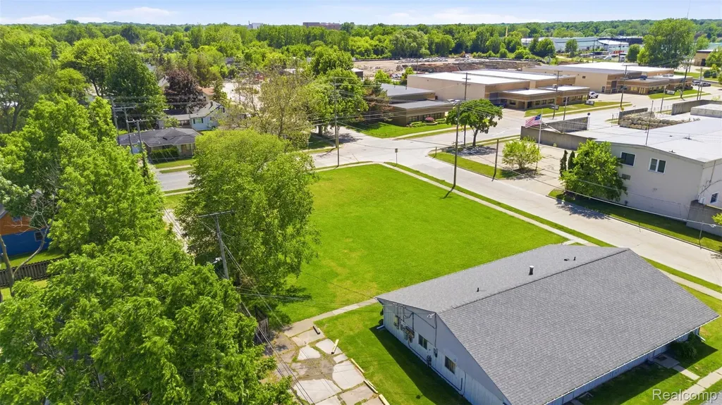 61 Floral Avenue Mt. Clemens City MI 48043