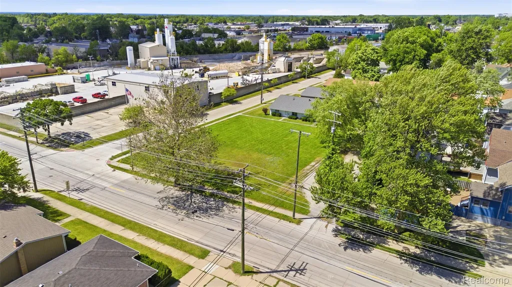 61 Floral Avenue Mt. Clemens City MI 48043