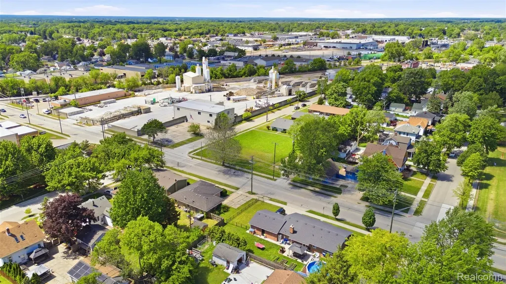 61 Floral Avenue Mt. Clemens City MI 48043