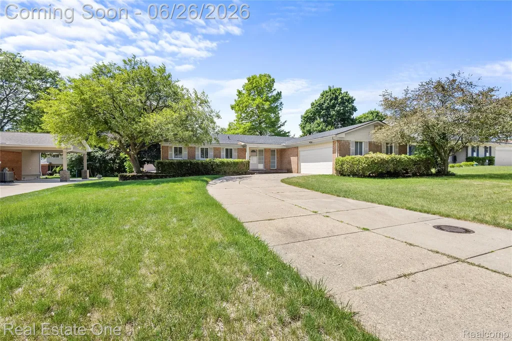 1949 Pelican Court Troy City MI 48084