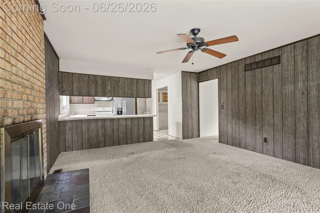 1949 Pelican Court Troy City MI 48084