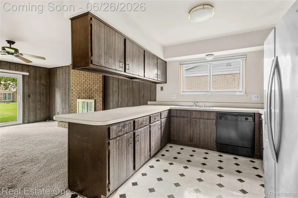 1949 Pelican Court Troy City MI 48084