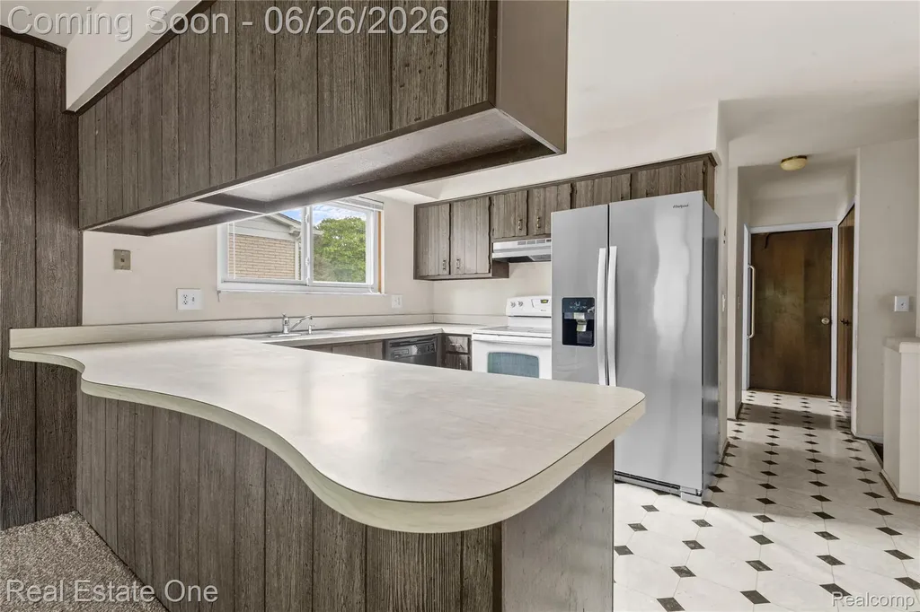 1949 Pelican Court Troy City MI 48084