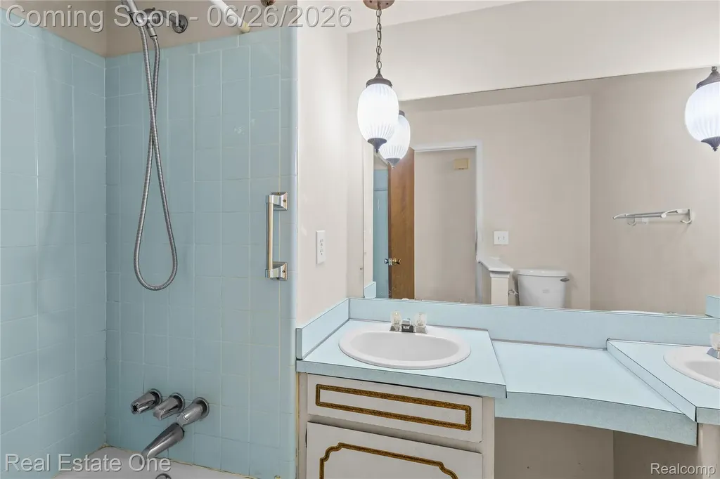 1949 Pelican Court Troy City MI 48084