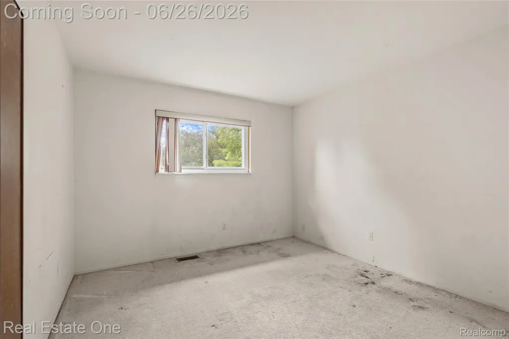 1949 Pelican Court Troy City MI 48084