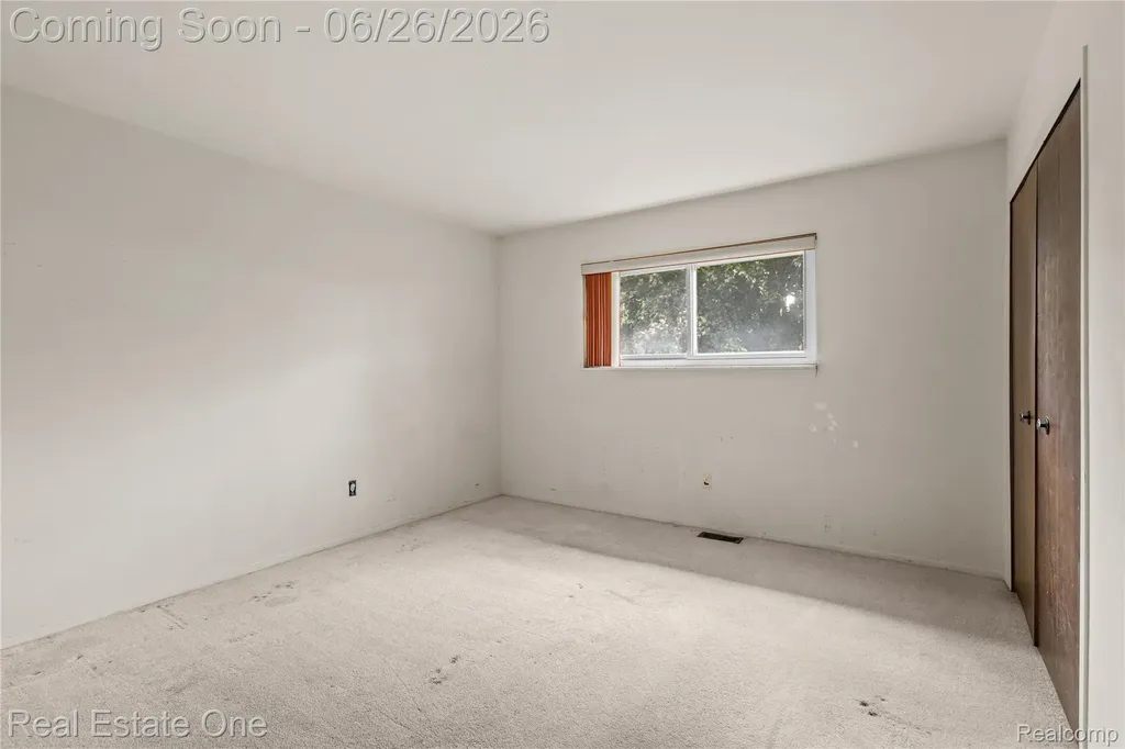 1949 Pelican Court Troy City MI 48084