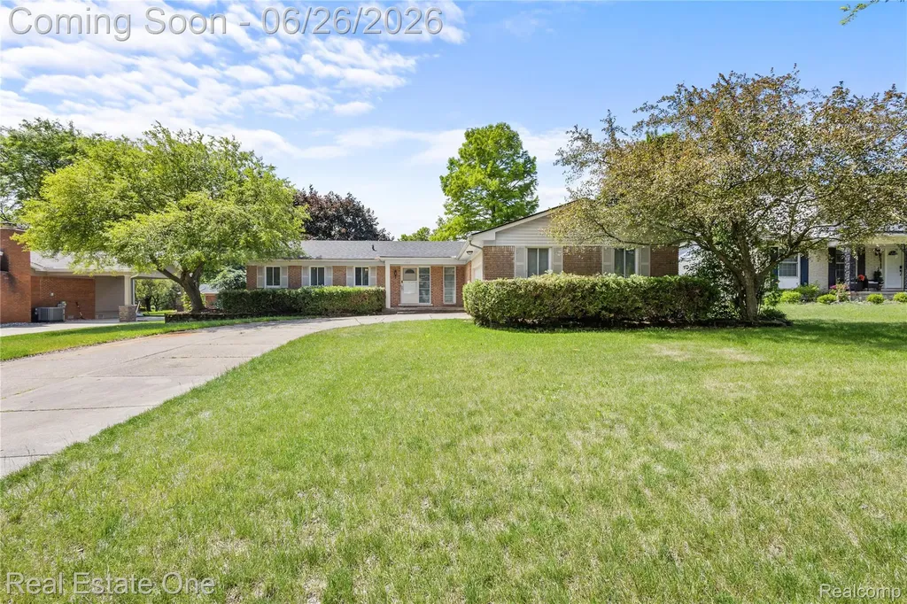 1949 Pelican Court Troy City MI 48084