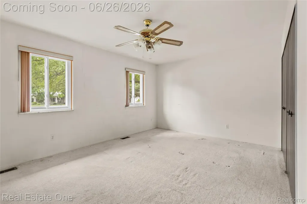 1949 Pelican Court Troy City MI 48084