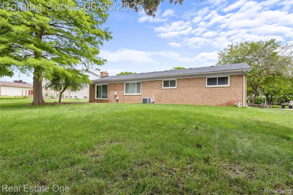 1949 Pelican Court Troy City MI 48084