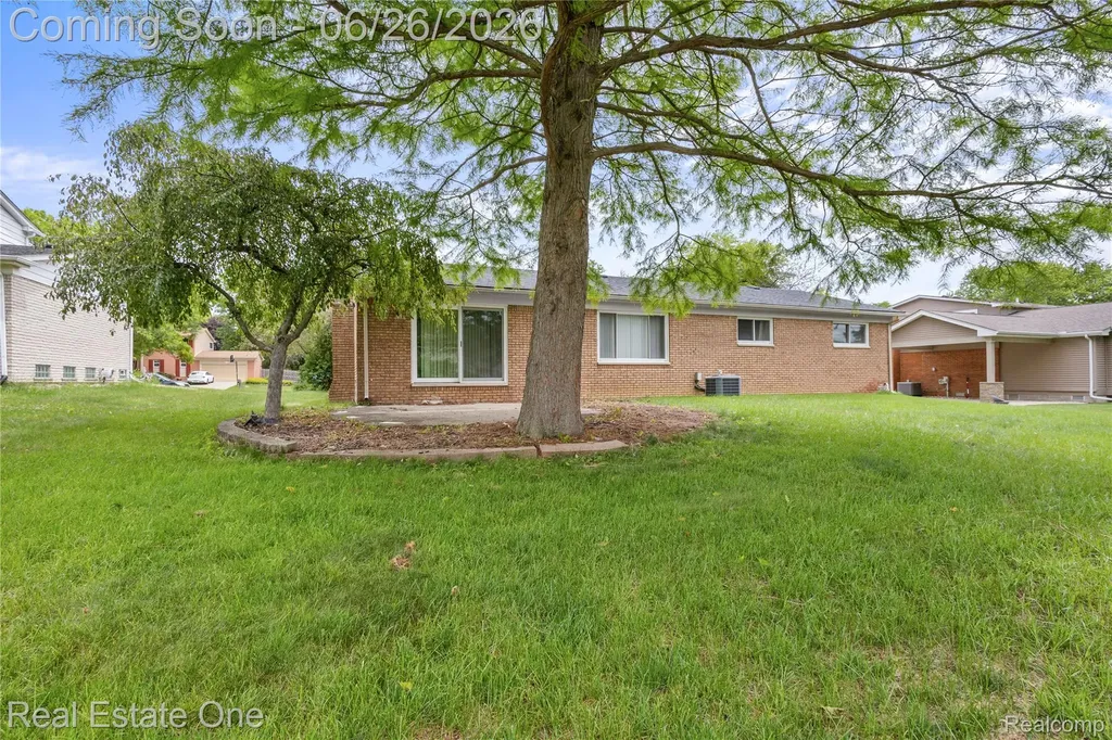 1949 Pelican Court Troy City MI 48084