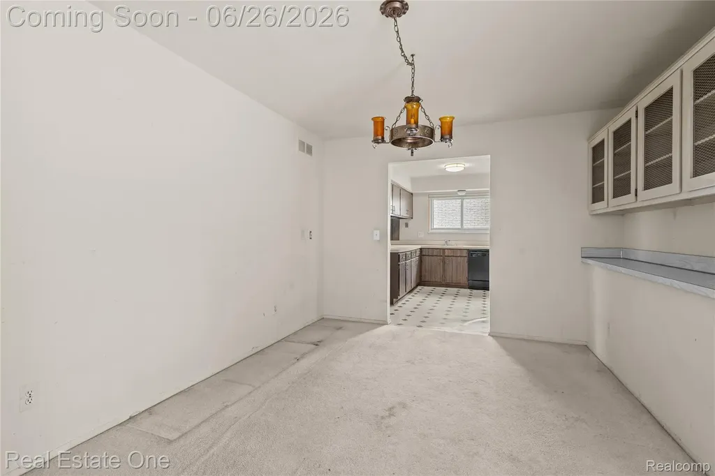 1949 Pelican Court Troy City MI 48084