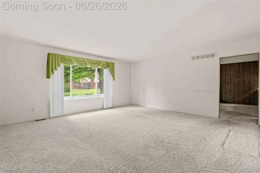 1949 Pelican Court Troy City MI 48084