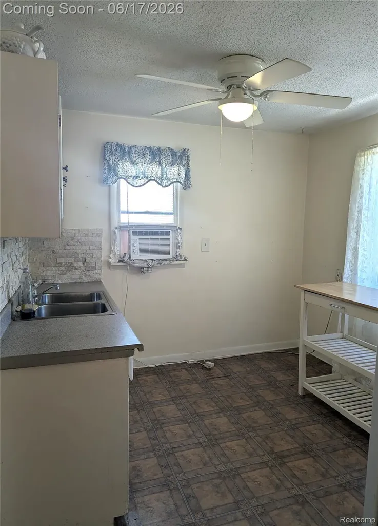 35054 Glen Street Westland City MI 48186