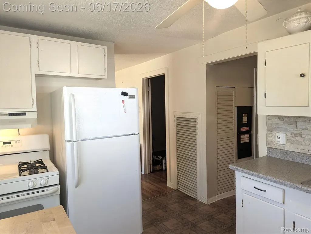 35054 Glen Street Westland City MI 48186