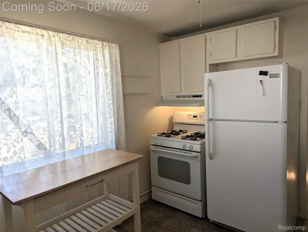 35054 Glen Street Westland City MI 48186