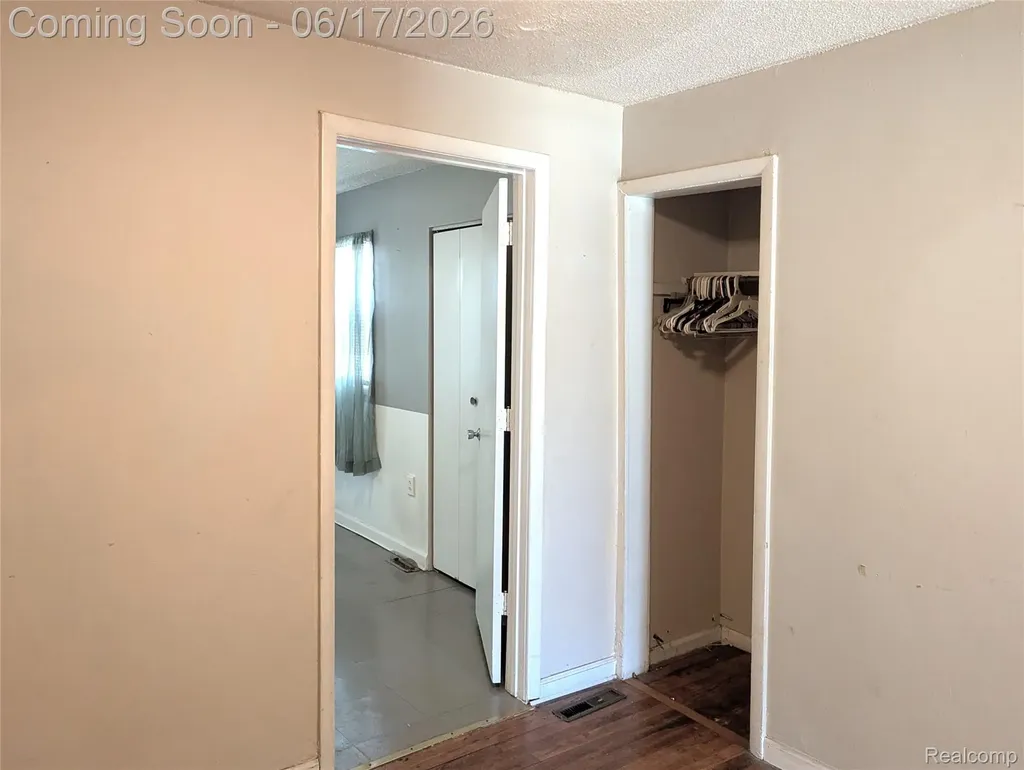 35054 Glen Street Westland City MI 48186