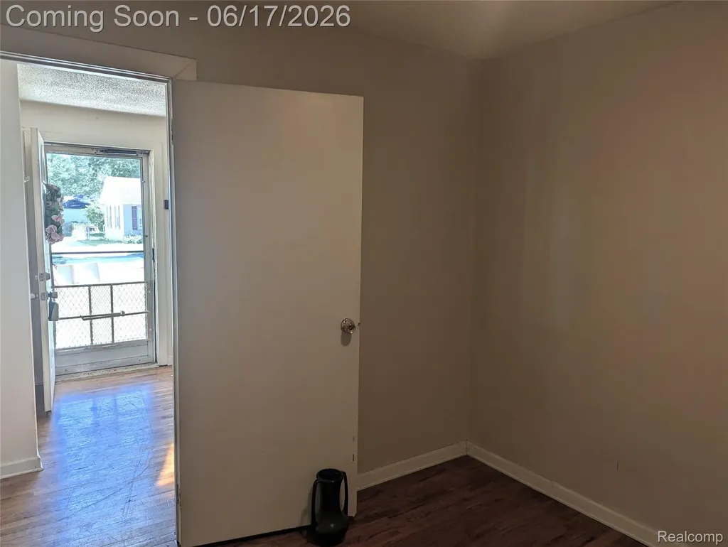 35054 Glen Street Westland City MI 48186