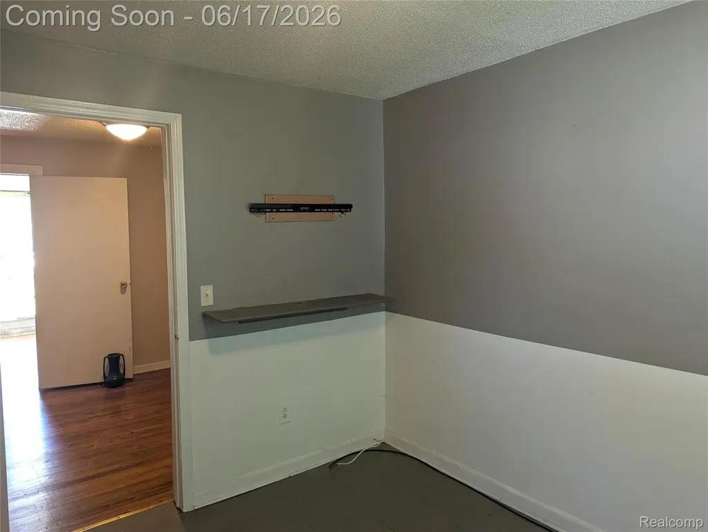 35054 Glen Street Westland City MI 48186