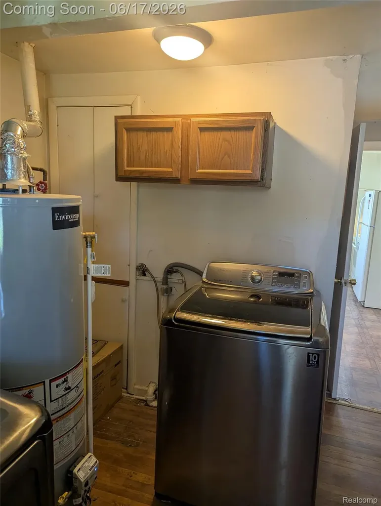 35054 Glen Street Westland City MI 48186