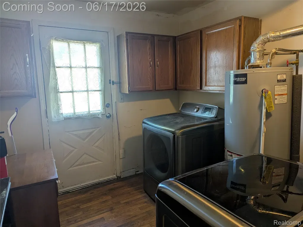 35054 Glen Street Westland City MI 48186