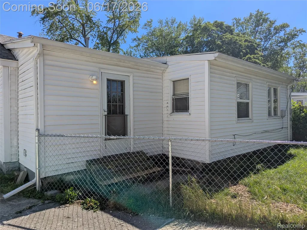 35054 Glen Street Westland City MI 48186