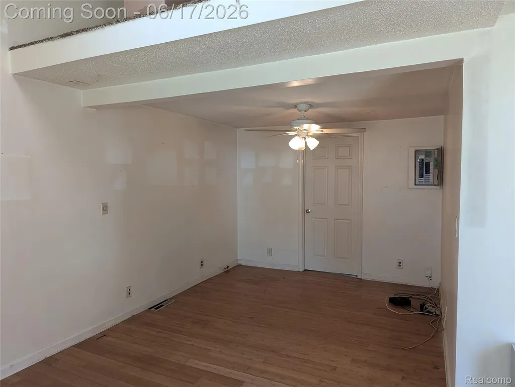 35054 Glen Street Westland City MI 48186