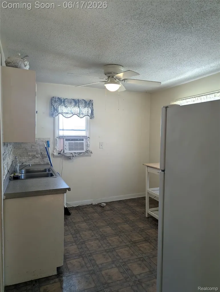 35054 Glen Street Westland City MI 48186