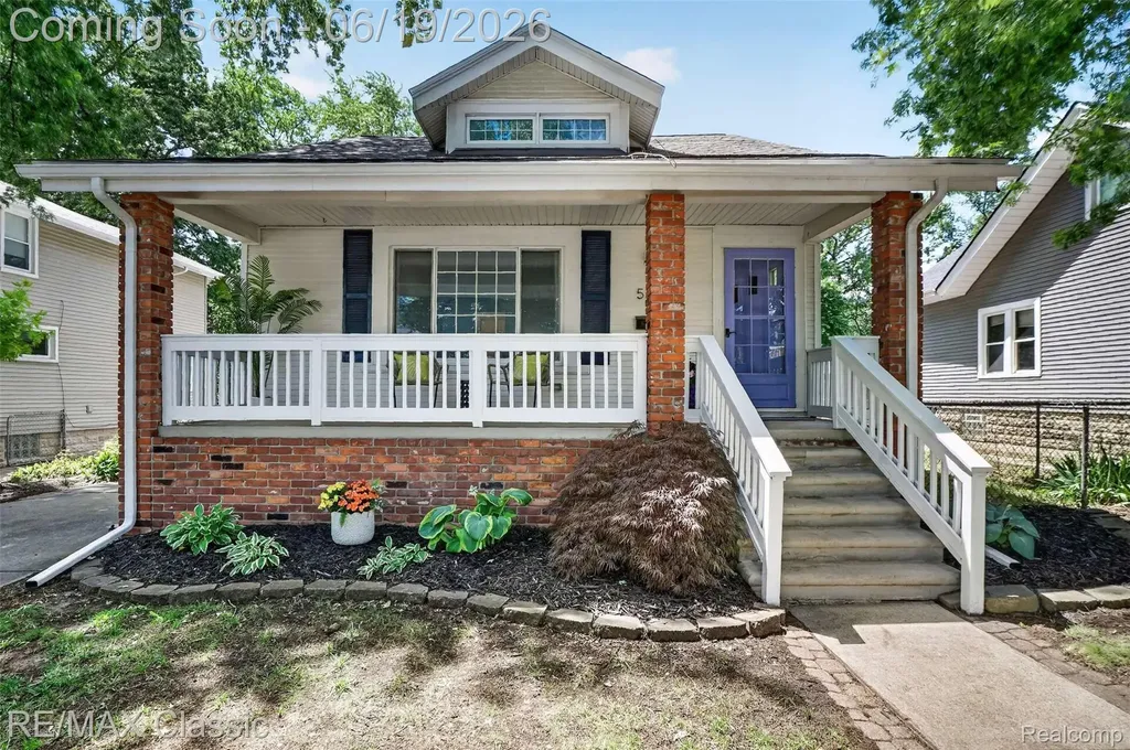 561 W Saratoga Street Ferndale City MI 48220