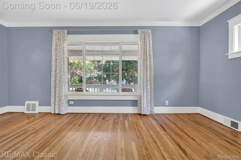 561 W Saratoga Street Ferndale City MI 48220